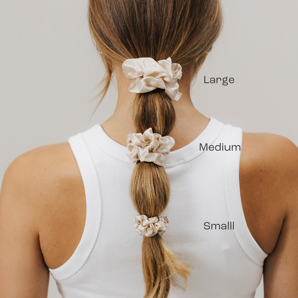 2er Pack beige Seiden Scrunchies in S.