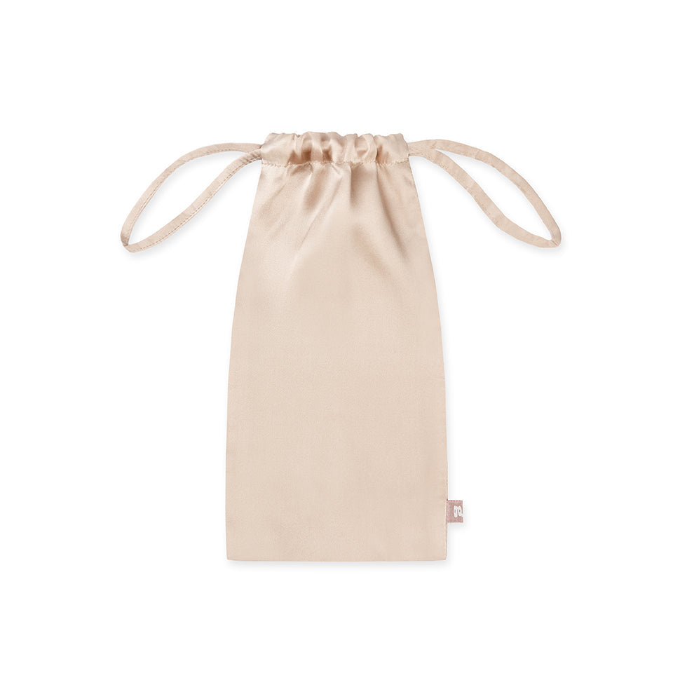 Reisebeutel in weiß aus Seide für den Kissen Bezüg.