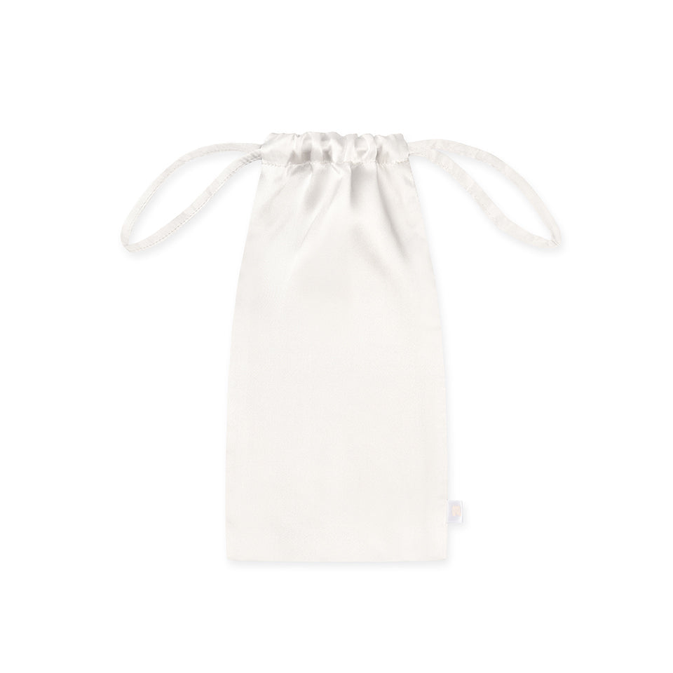 Reisebeutel in weiß aus Seide für den Kissen Bezüg.